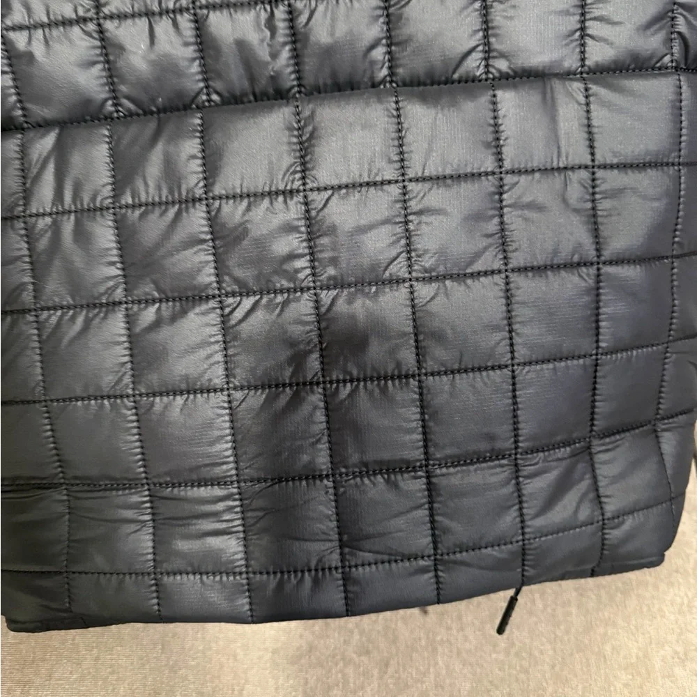 lululemon athletica Quilted Grid Tote in black - Picture 6 of 8